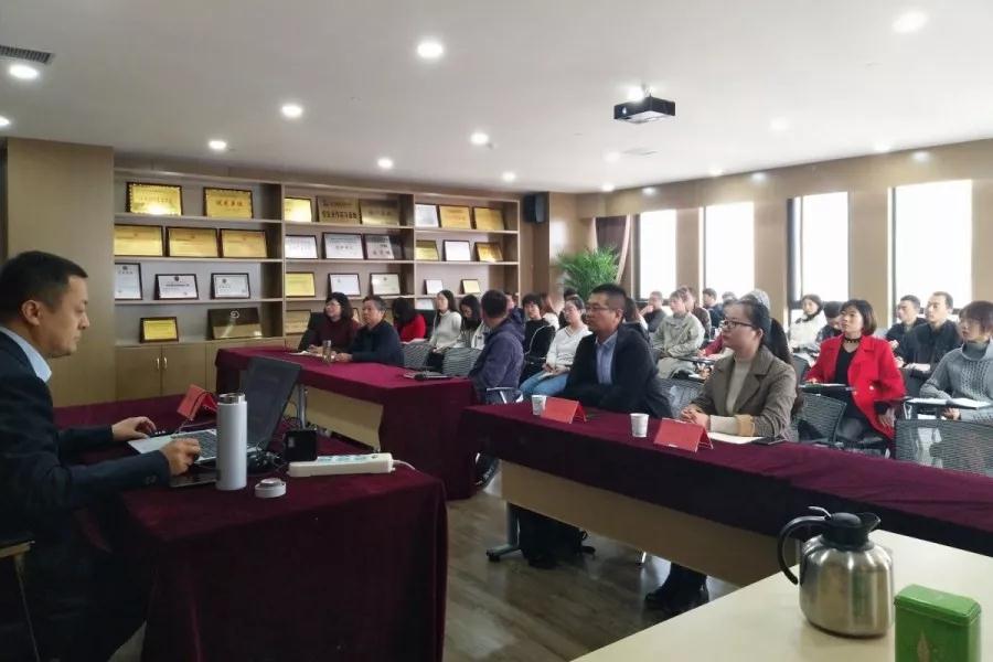 学无止境|星空体育中国官方网站-登录入口举办法律知识专题培训